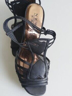 New York Transit Black Mesh Strappy Platform Heels 9M NEW